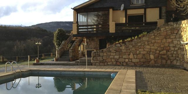 CASONA DE NAVALMEDIO