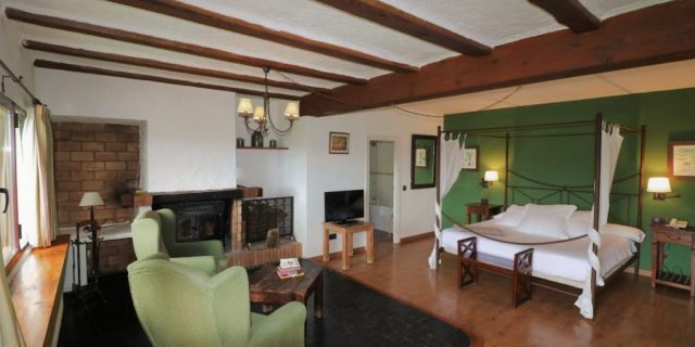 CASONA DE NAVALMEDIO