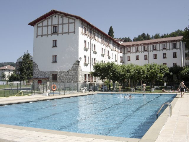 Hostal Ayestaran II**