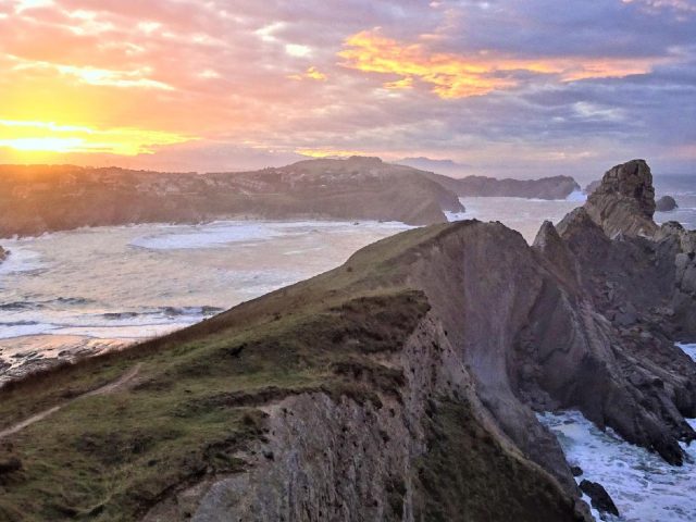 COSTA QUEBRADA Y DE OYAMBRE